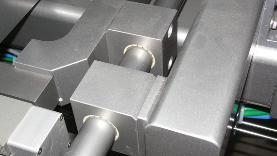 Main bearing of the vertical sealing tools